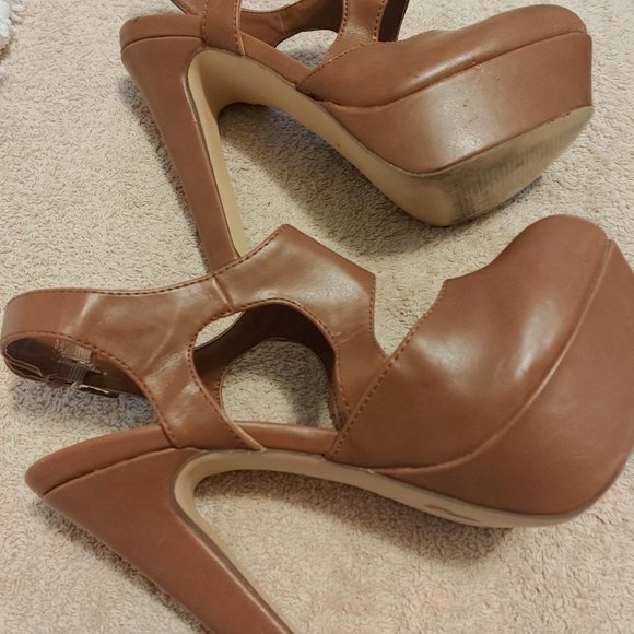 GUESS Cognac Platform Cage Roundtoe Heels - Picture 5 of 6